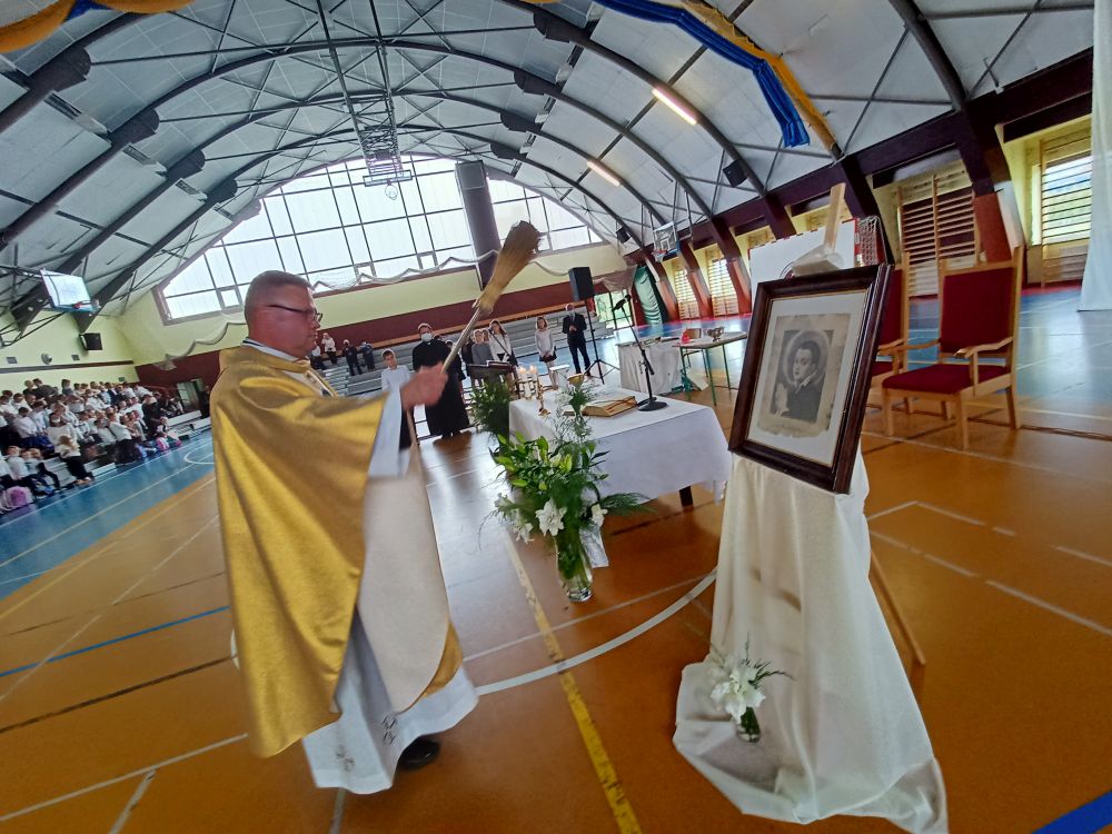 Dzień Patrona w Szkole Podstawowej im. św. Stanisława Kostki w Moszczenicy 