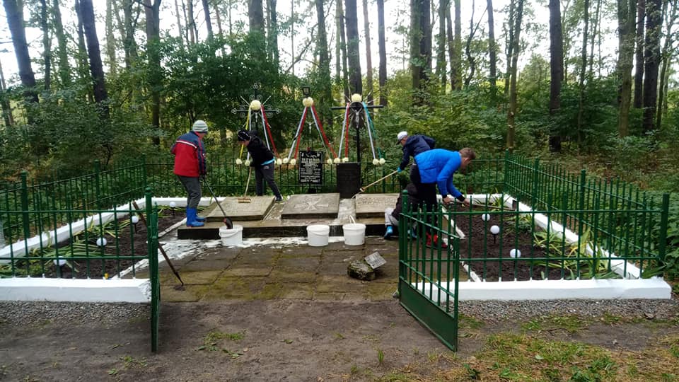 Młodzi druhowie na straży pamięci o pomordowanych