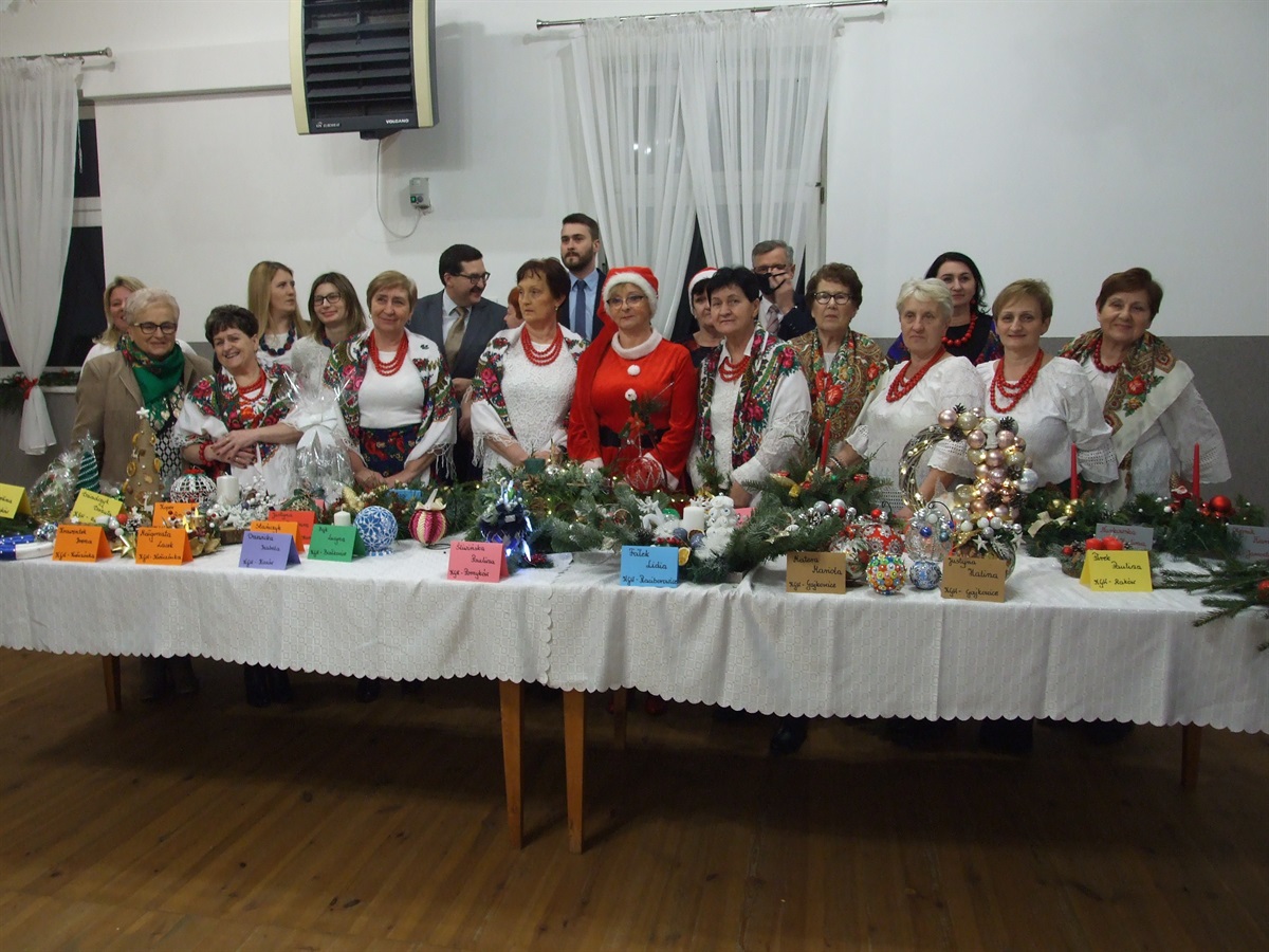 Wystawa stroików bożonarodzeniowych i ozdób choinkowych