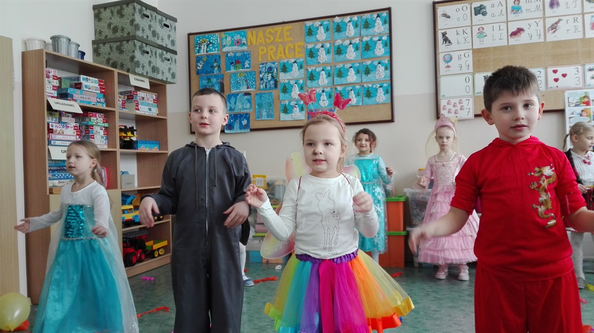 Bal ostatkowy dla najmłodszych w SP Baby