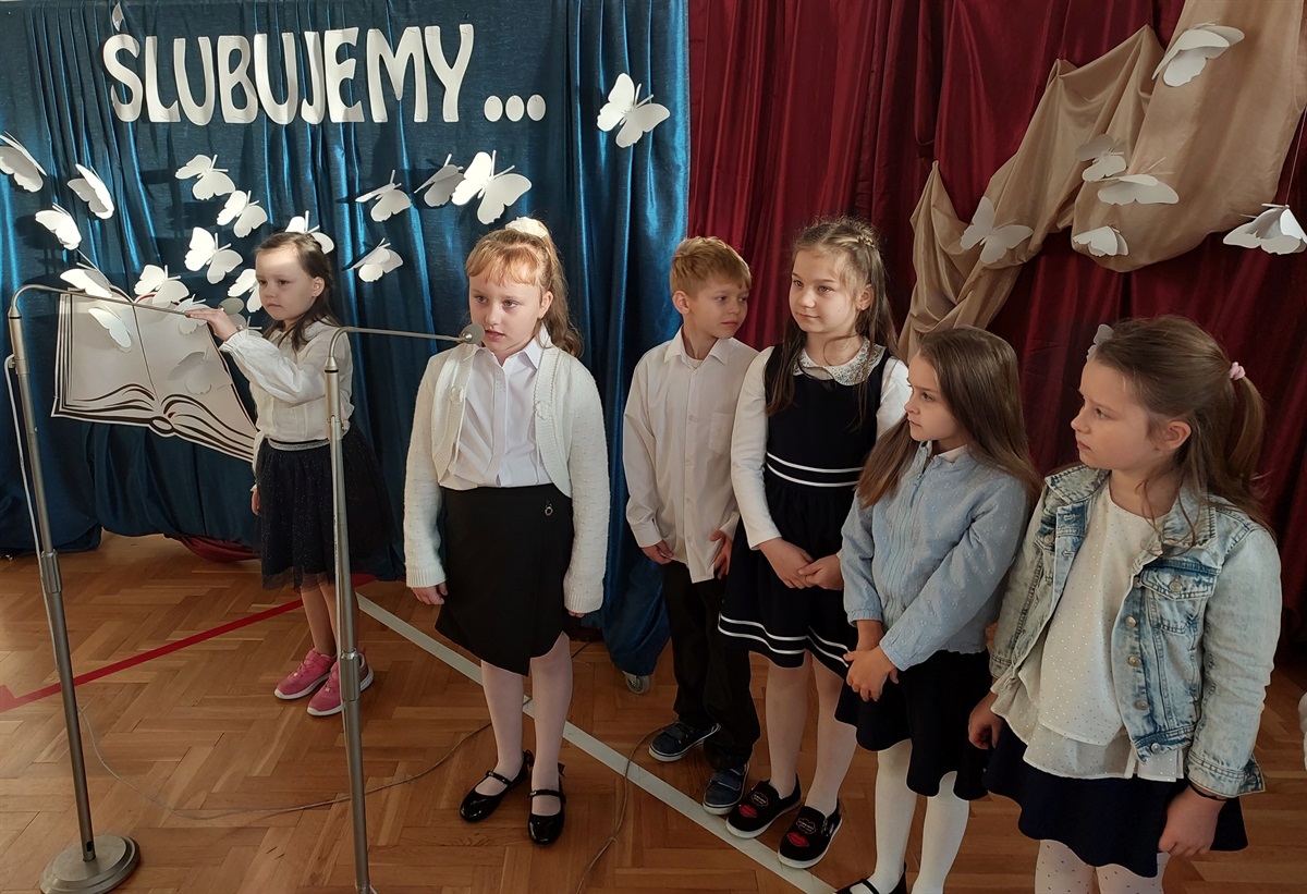 Ślubowanie pierwszoklasistów i DEN w SP Srock