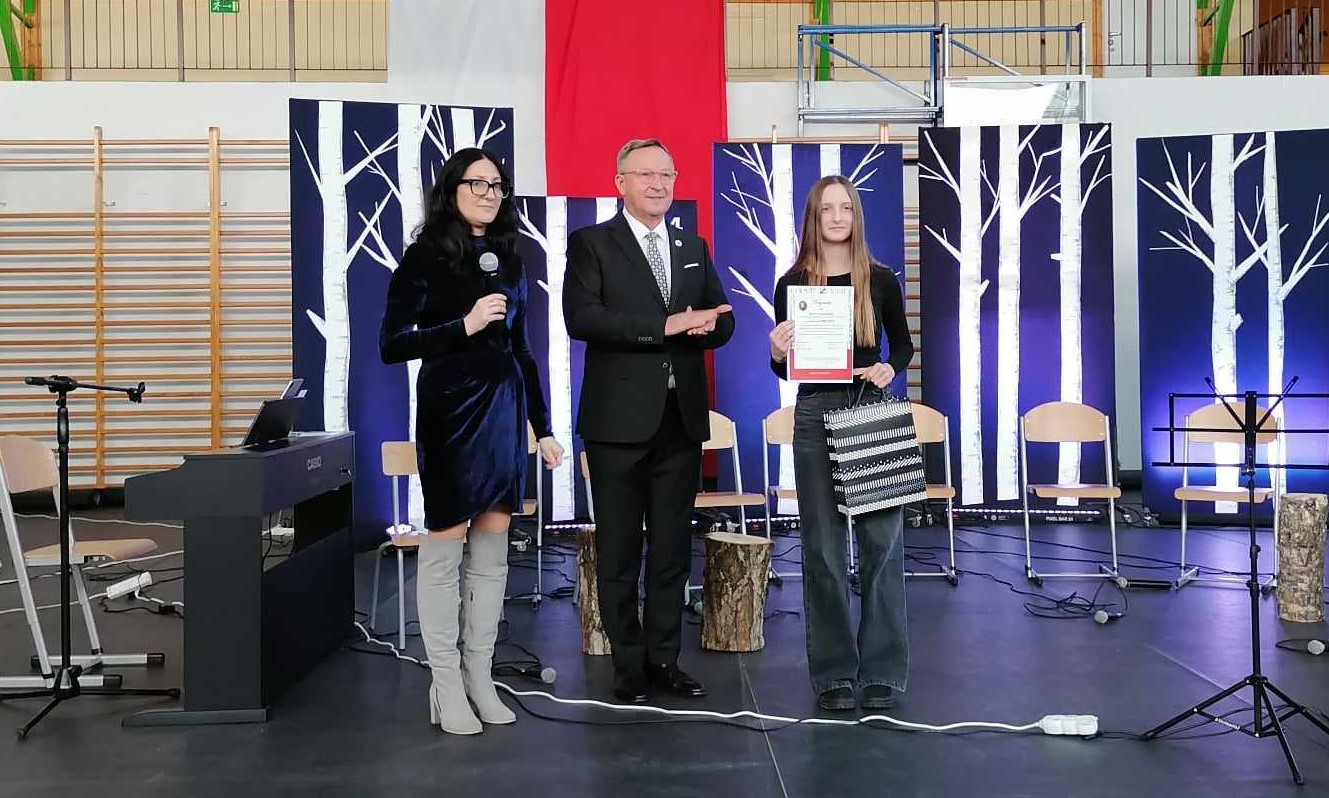 Uczennice SP w Babach docenione w powiatowym konkursie