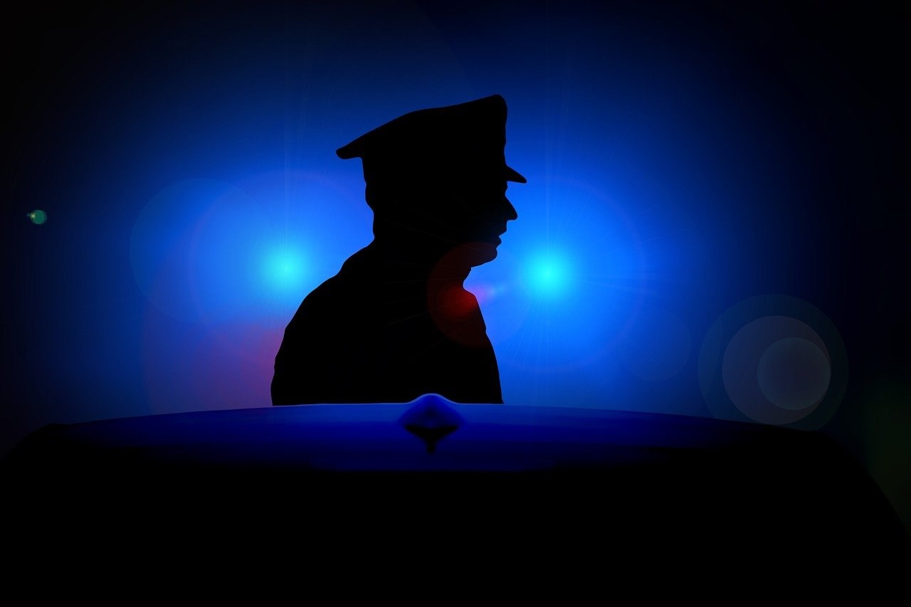Komunikat policji w sprawie zakłócania porządku publicznego oraz niszczenia mienia w Altanie na terenie Woli Moszczenickiej