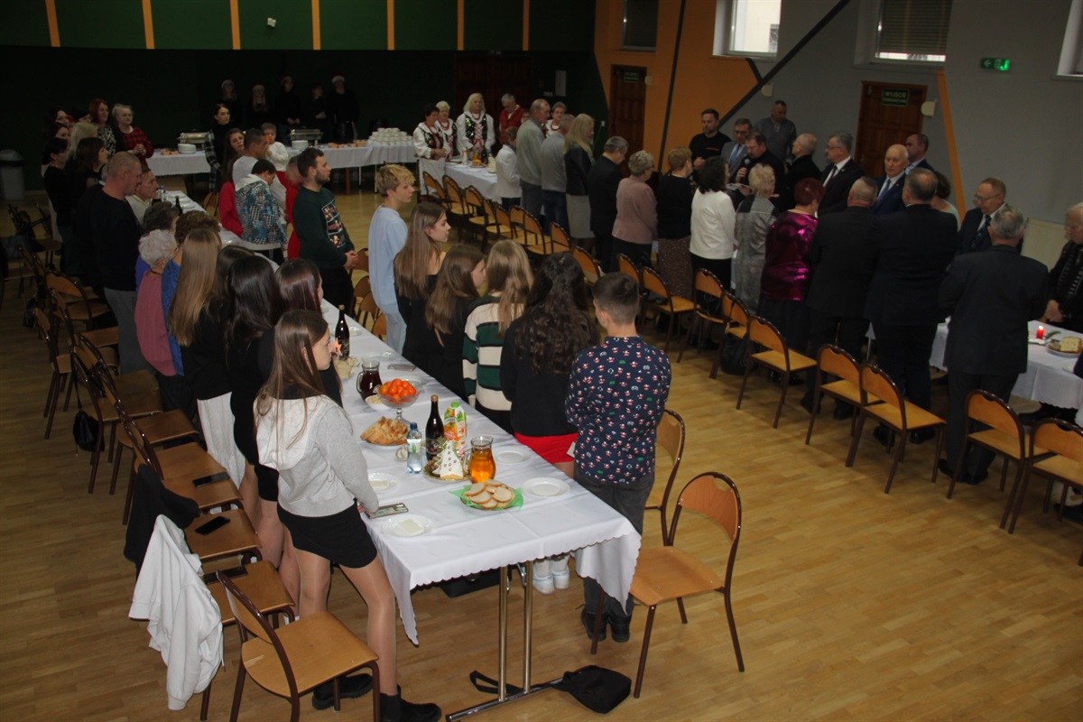 Spotkali się przy wspólnym stole. Wigilia gminna 2023 