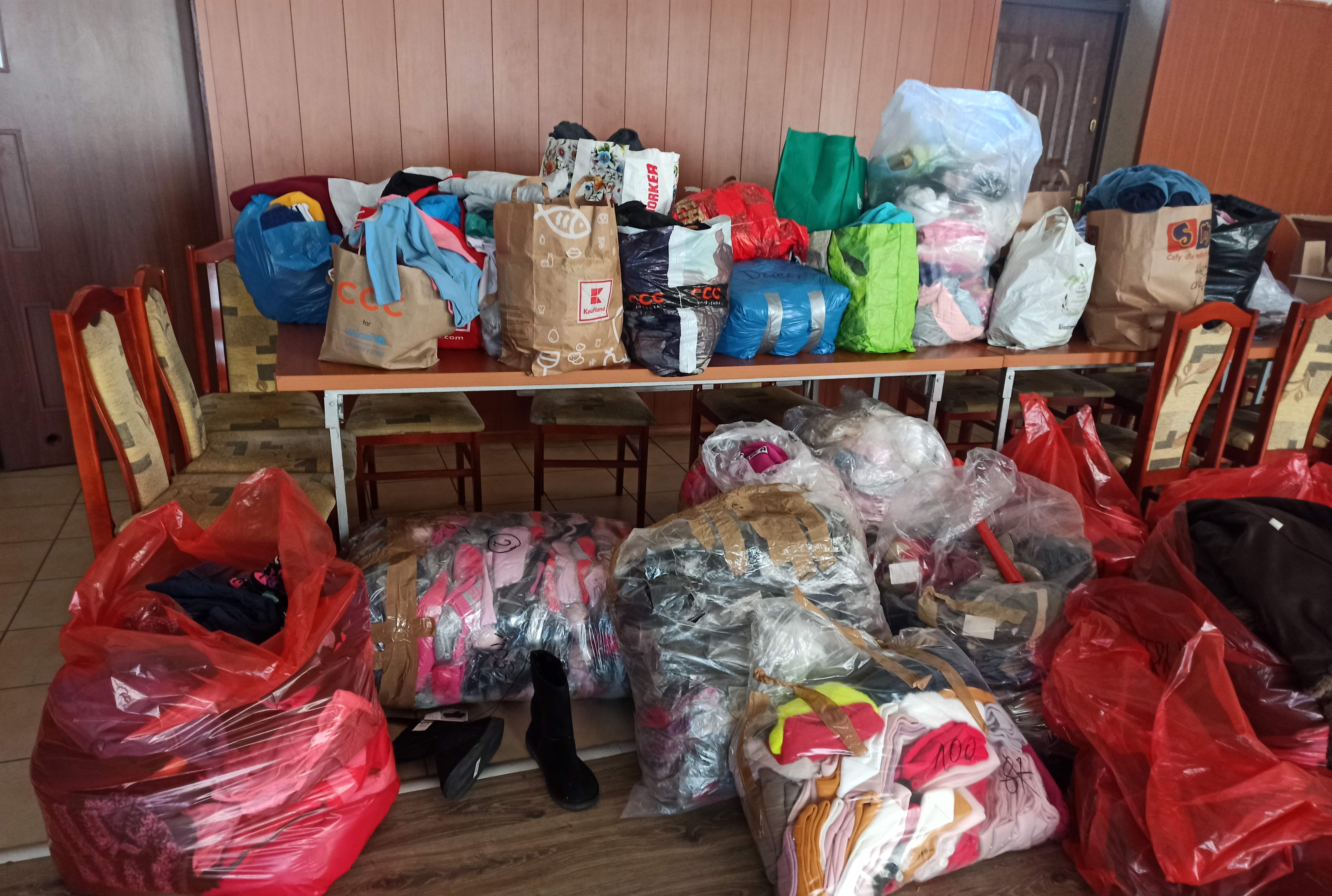 Pierwszy transport z pomocą