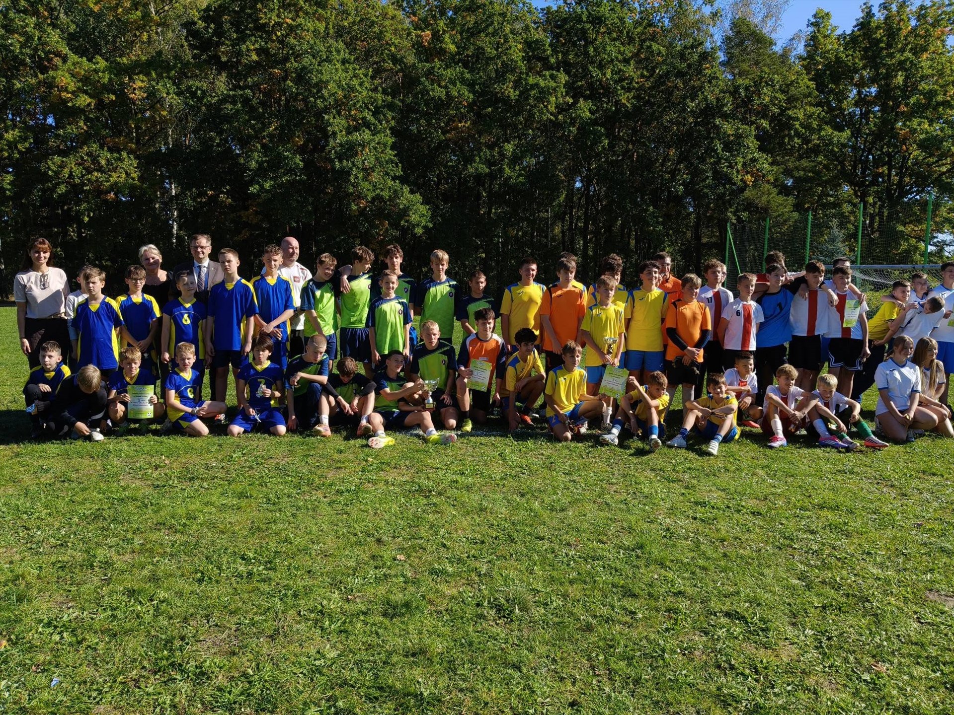 Sportowa rywalizacja uczniów. Szkoła z Moszczenicy z Pucharem Wójta