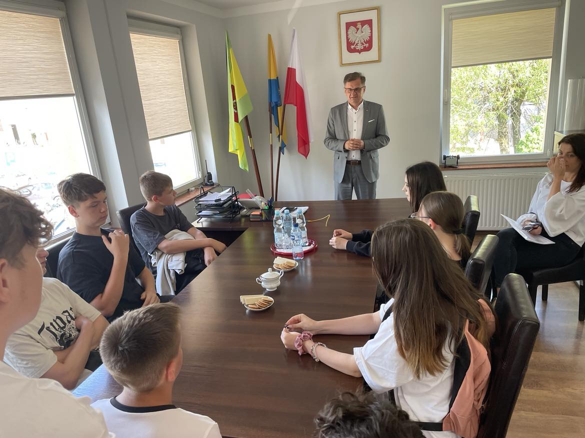 Wizyta uczniów z SP im. Janusza Korczaka w Babach w Urzędzie Gminy 